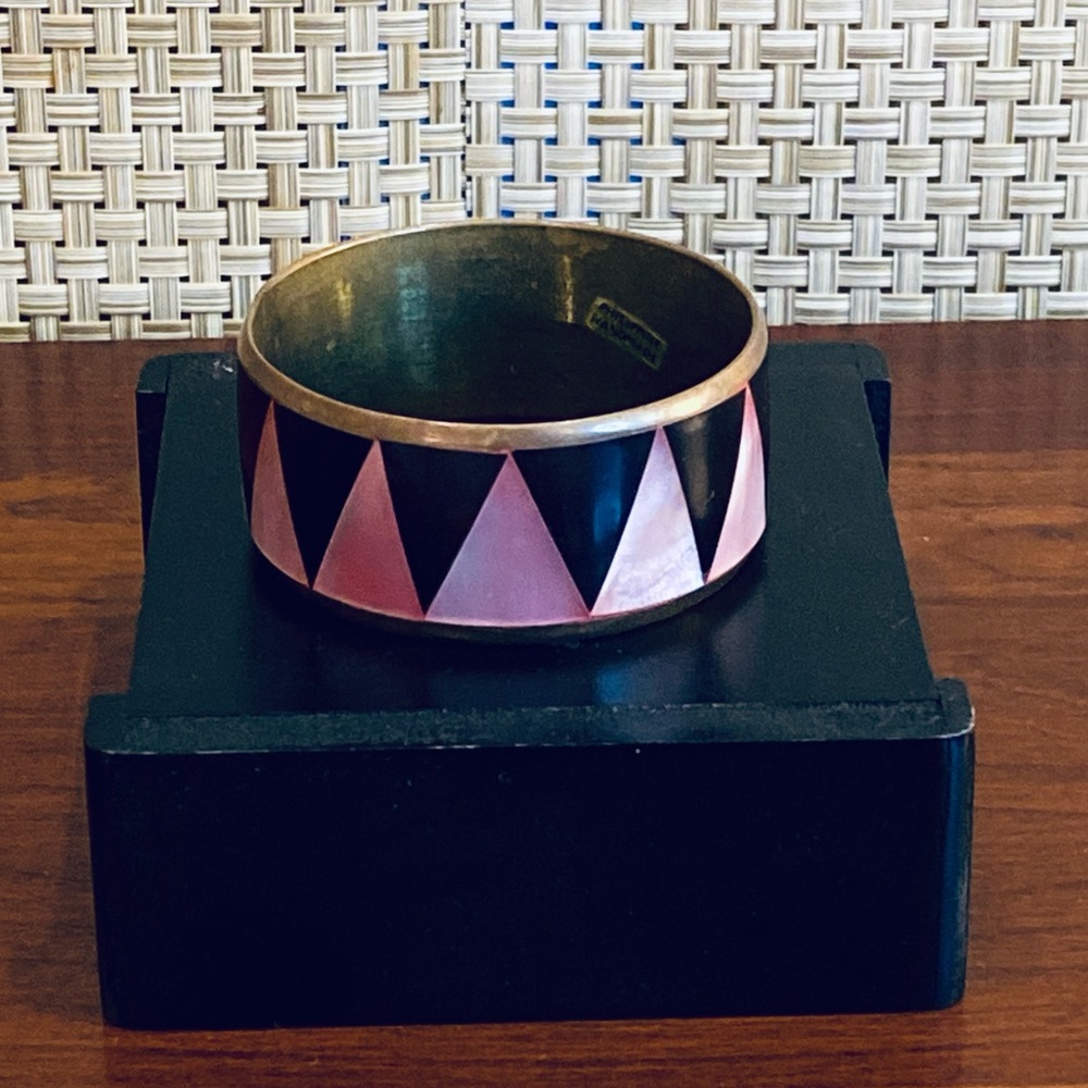 ๐12xHP๐VTG 1980s-90s Pink Mother of Pearl Black Onyx Brass Bangle Philippines - Picture 1 of 6